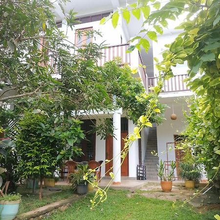 Апартаменты Hiriketiya Hasmal House Диквелла Экстерьер фото