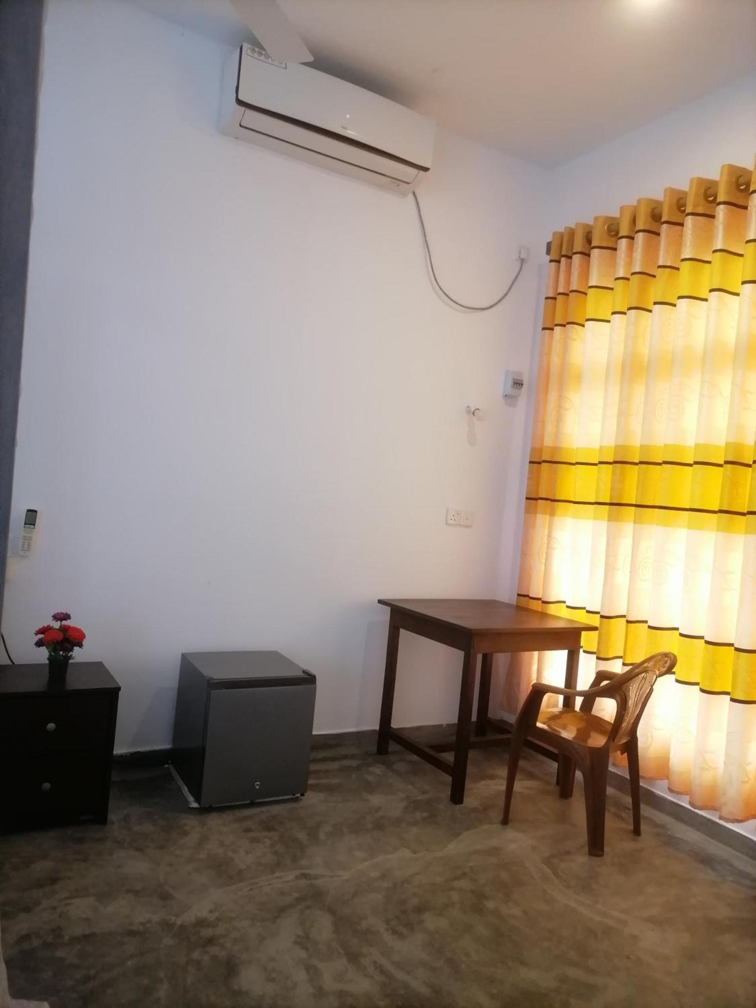 Апартаменты Hiriketiya Hasmal House Диквелла Экстерьер фото